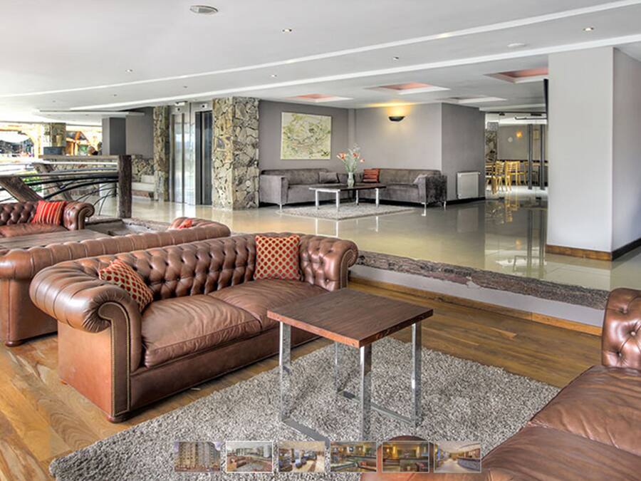 Área de estar no saguão