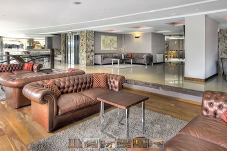 Lobby sitting area. Alt Interlaken Hotel