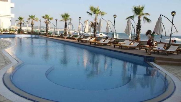 حمام سباحة