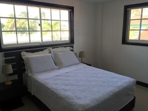 双人房 | 客房内保险箱、免费 WiFi、床单