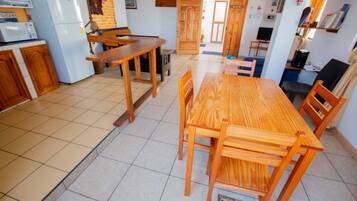 Appartement Familial, 3 chambres, réfrigérateur et four à micro-ondes | Coffres-forts dans les chambres, bureau, Wi-Fi gratuit