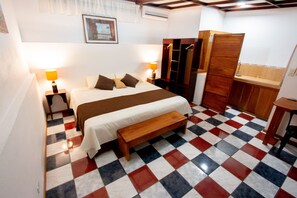 Appartamento, 1 camera da letto, angolo cottura, al piano terra | Una cassaforte in camera, una scrivania, Wi-Fi gratuito