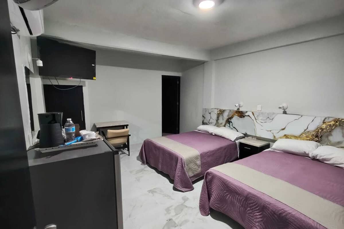 Standardværelse - 1 soveværelse | Pengeskab på værelset, skrivebord, strygejern/strygebræt, gratis Wi-Fi