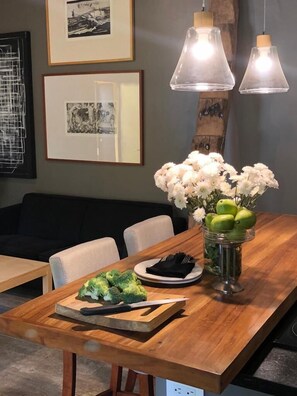 特级平房 | 起居区 | 平板电视