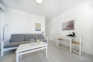 Appartement supérieur, 1 chambre | 1 chambre, coffre-fort, accès au Wi-Fi (inclus), literie fournie