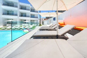 Outdoor pool, pool umbrellas, pool loungers - Atlantic Sun Beach - Gay Men Only (San Bartolomé de Tirajana)