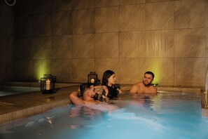 Indoor spa tub - Viajero Bogota Hostel & Spa (Bogotá)