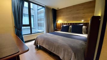 Standard Double Room | In-room safe, desk, soundproofing, iron/ironing board