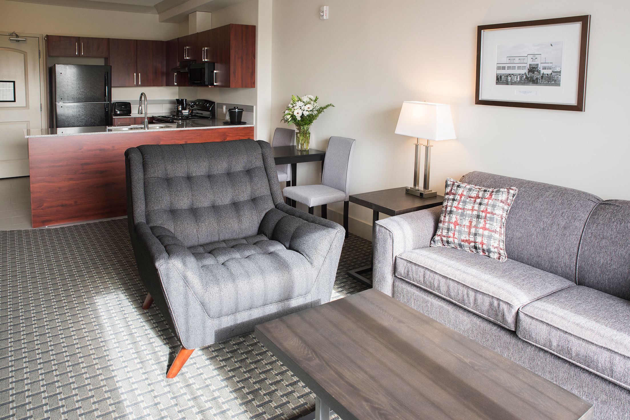 executive apartment, 1 bedroom, kitchen | living area | 55-inch led tv with cable channels, tv, streaming services