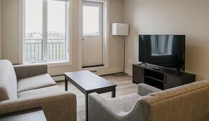 Executive Apartment, 1 Queen Bed with Sofa bed | Living area | 55-inch LED TV with cable channels, TV, streaming services - Chateau Nova Yellowknife (Yellowknife)