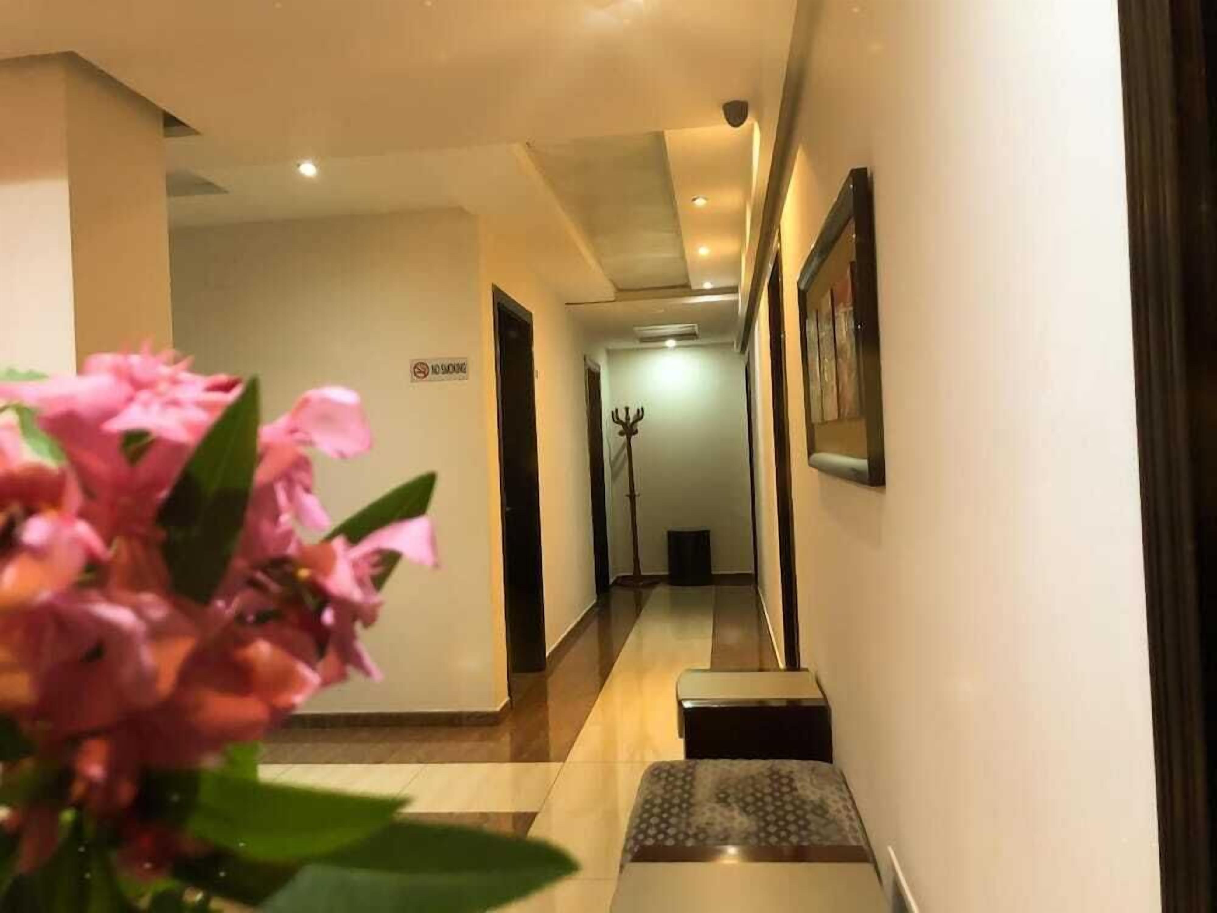 المنشأة من الداخل