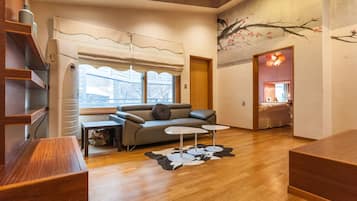 LED TV, fireplace, heated floors