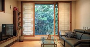 Presidential House | 5 bedrooms, premium bedding, down comforters, individually decorated - Stay Hansowon (Seoul)