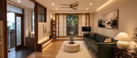 Presidential House | Living area | LED TV, fireplace, heated floors