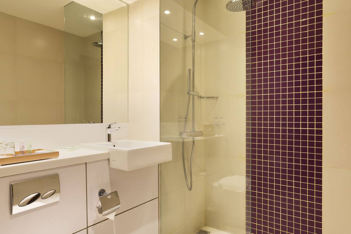 shower, free toiletries, bathrobes, slippers