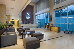 Lobby sitting area - Satoria Hotel Yogyakarta (Depok)