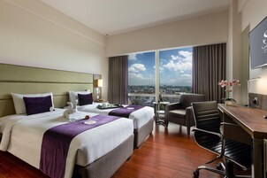 Premium bedding, in-room safe, desk, laptop workspace