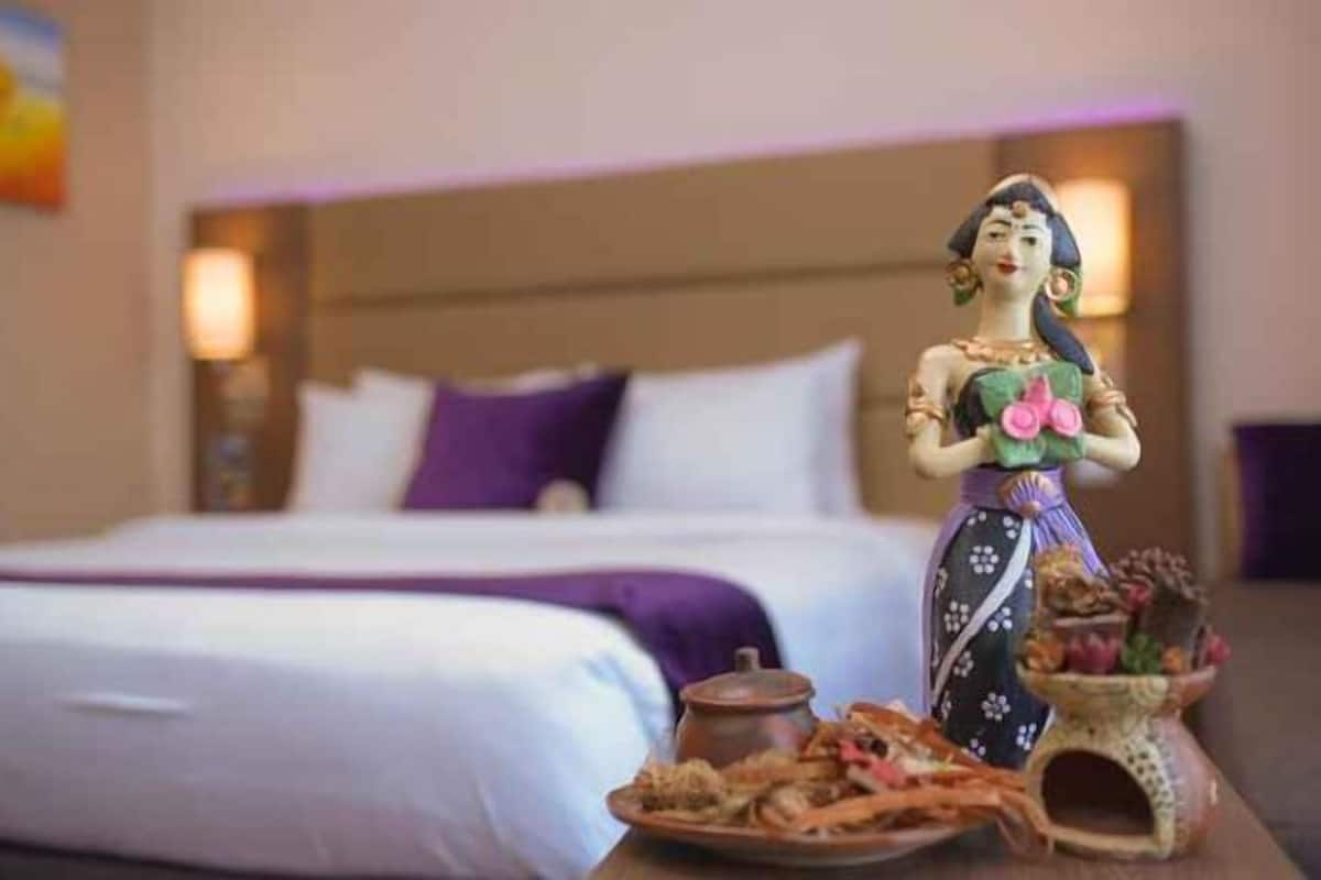 Premium bedding, in-room safe, desk, laptop workspace