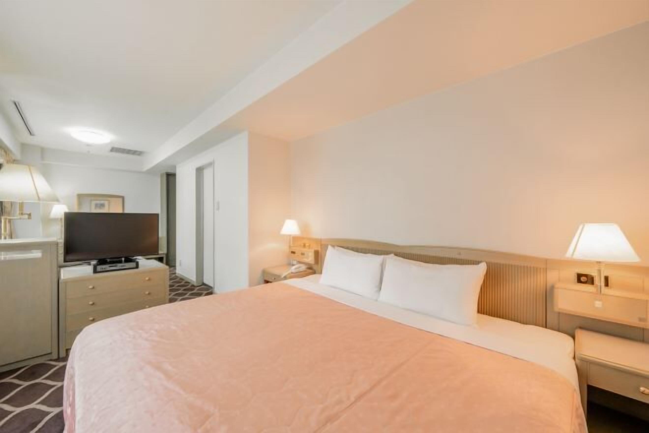 遮光布/窗簾、熨斗/熨衣板、免費無線上網、床單