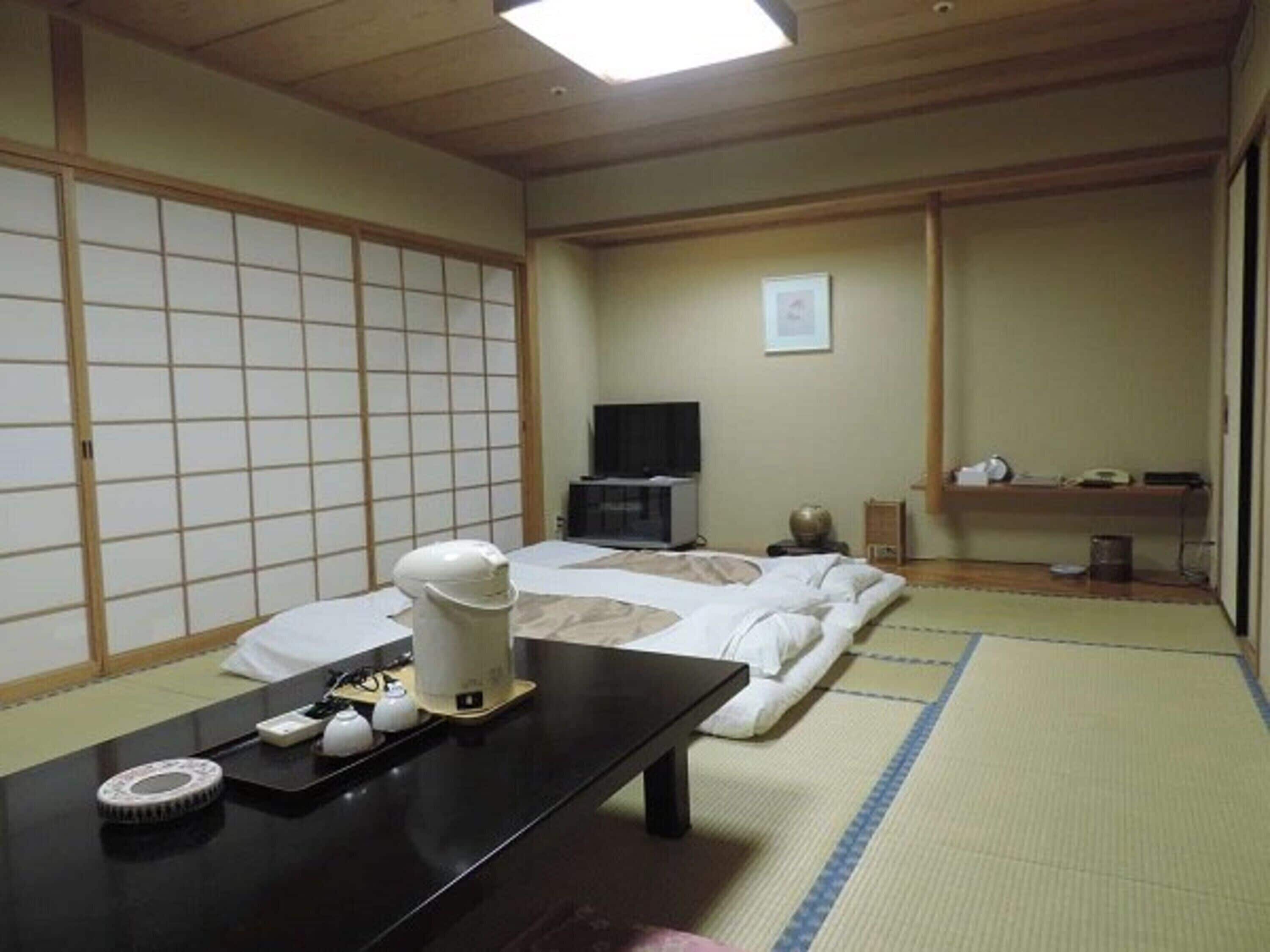 Verdunkelungsvorhänge, Bügeleisen/Bügelbrett, kostenloses WLAN