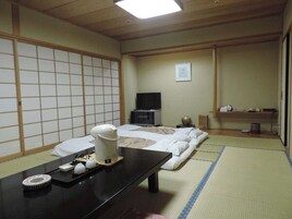 Cortinas blackout, tabla de planchar con plancha y wifi gratis 