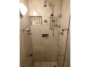 Bathroom shower - Hotel Grand Terrace Chitose (Chitose)