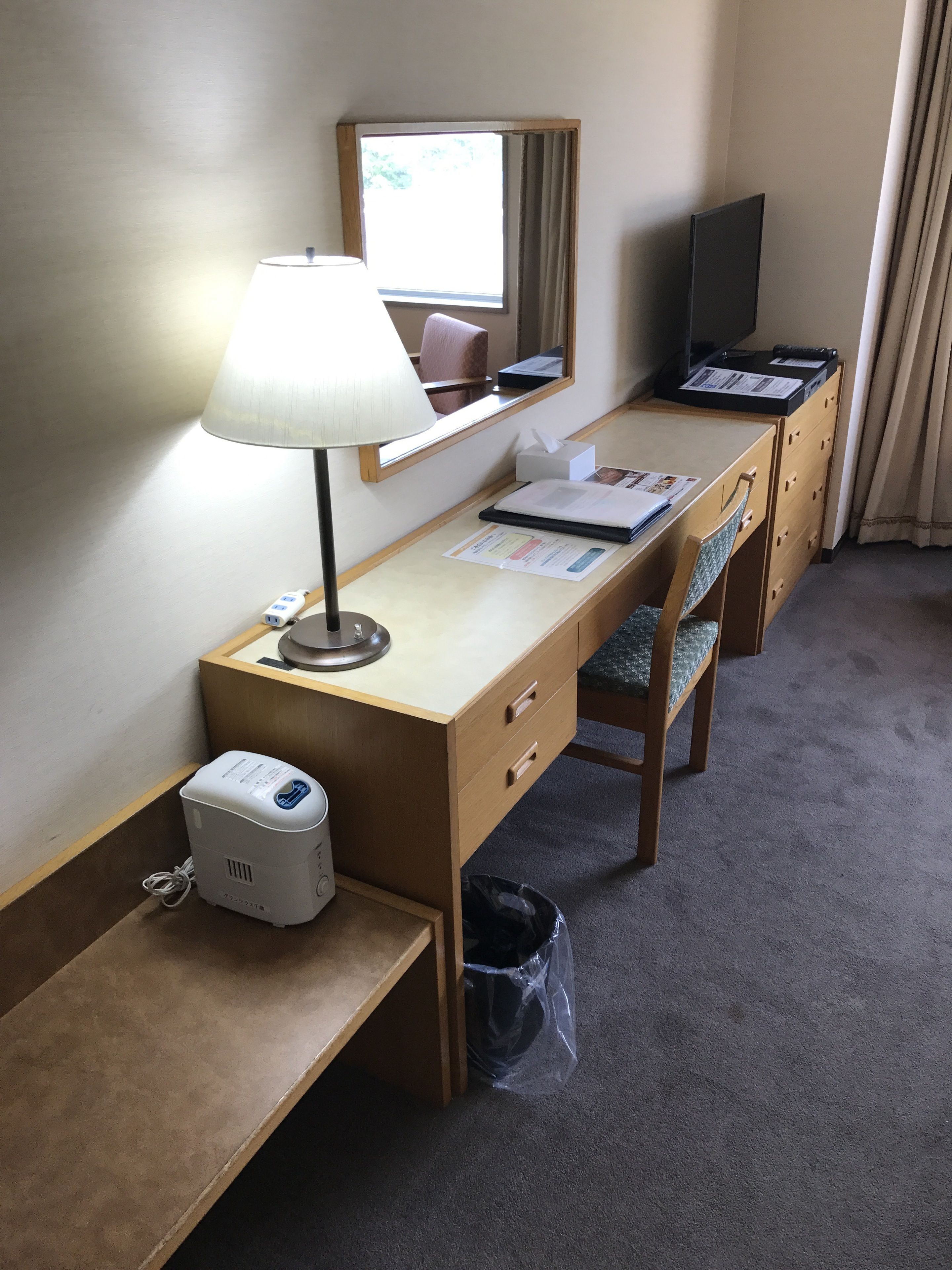 king double room, non smoking | in-room business centre