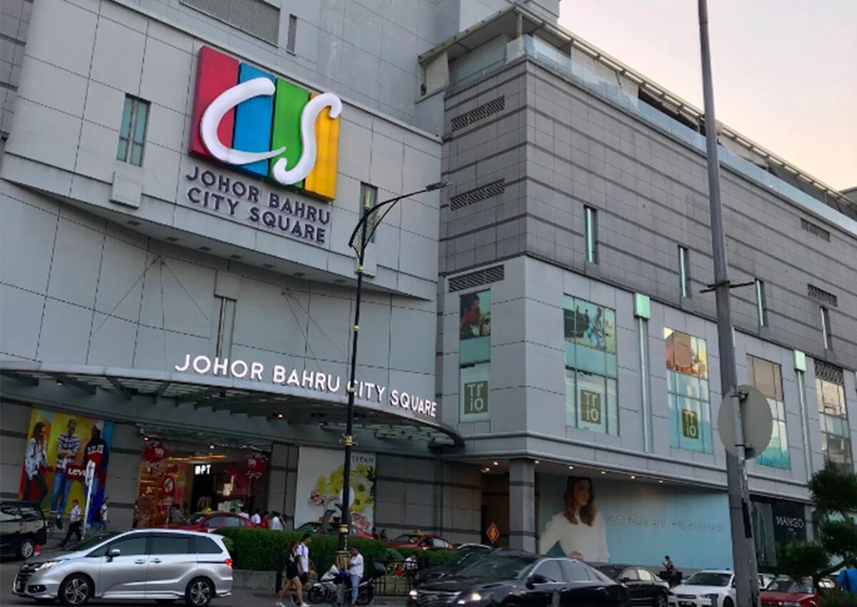 Un bâtiment sur lequel on peut lire l’inscription suivante : « JOHOR BAHRU CITY SQUARE ».