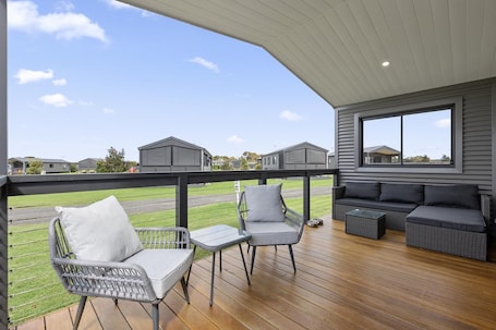 Family Villa, 3 Bedrooms, Pets Allowed | Terrace/patio. Swan Bay Holiday Park