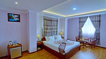 Deluxe Double | Minibar, in-room safe, desk, blackout curtains