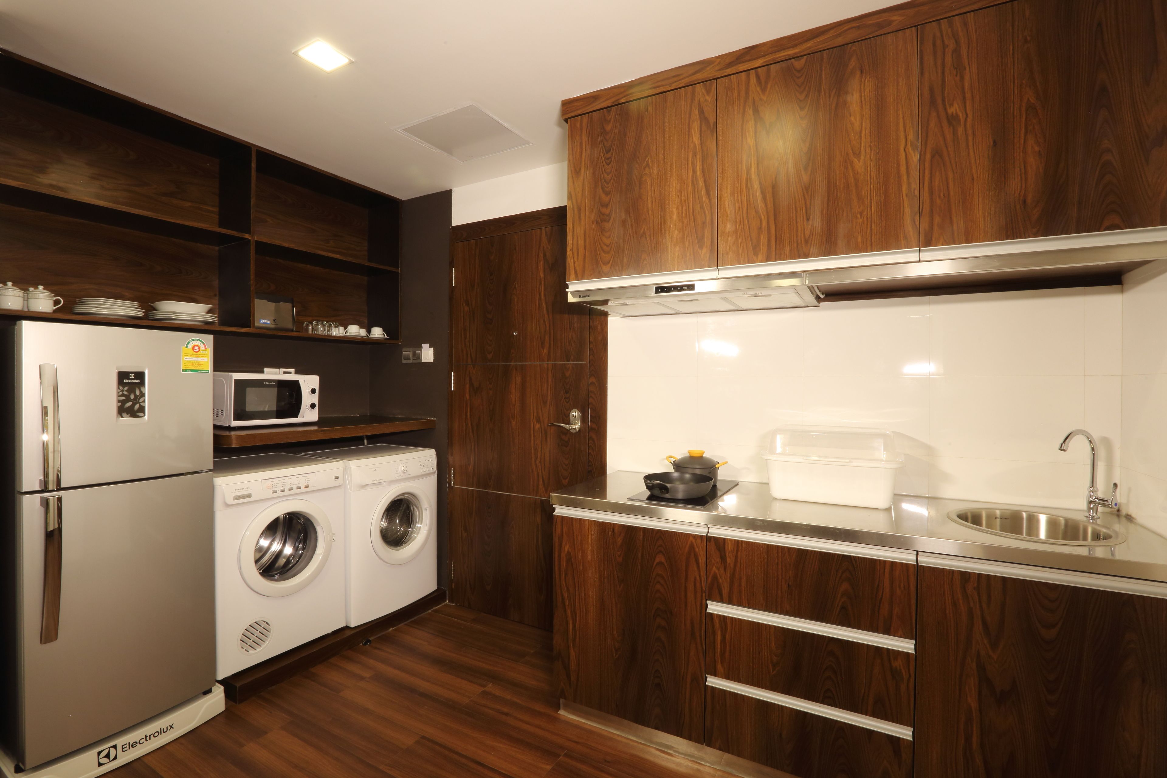 executive apartment, 2 bedrooms, non smoking, 2 bathrooms | private kitchen | microwave, coffee/tea maker