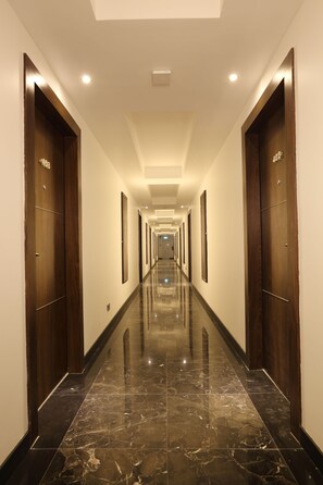 Hallway - Clover Suites Royal Lake Yangon (Yangon)