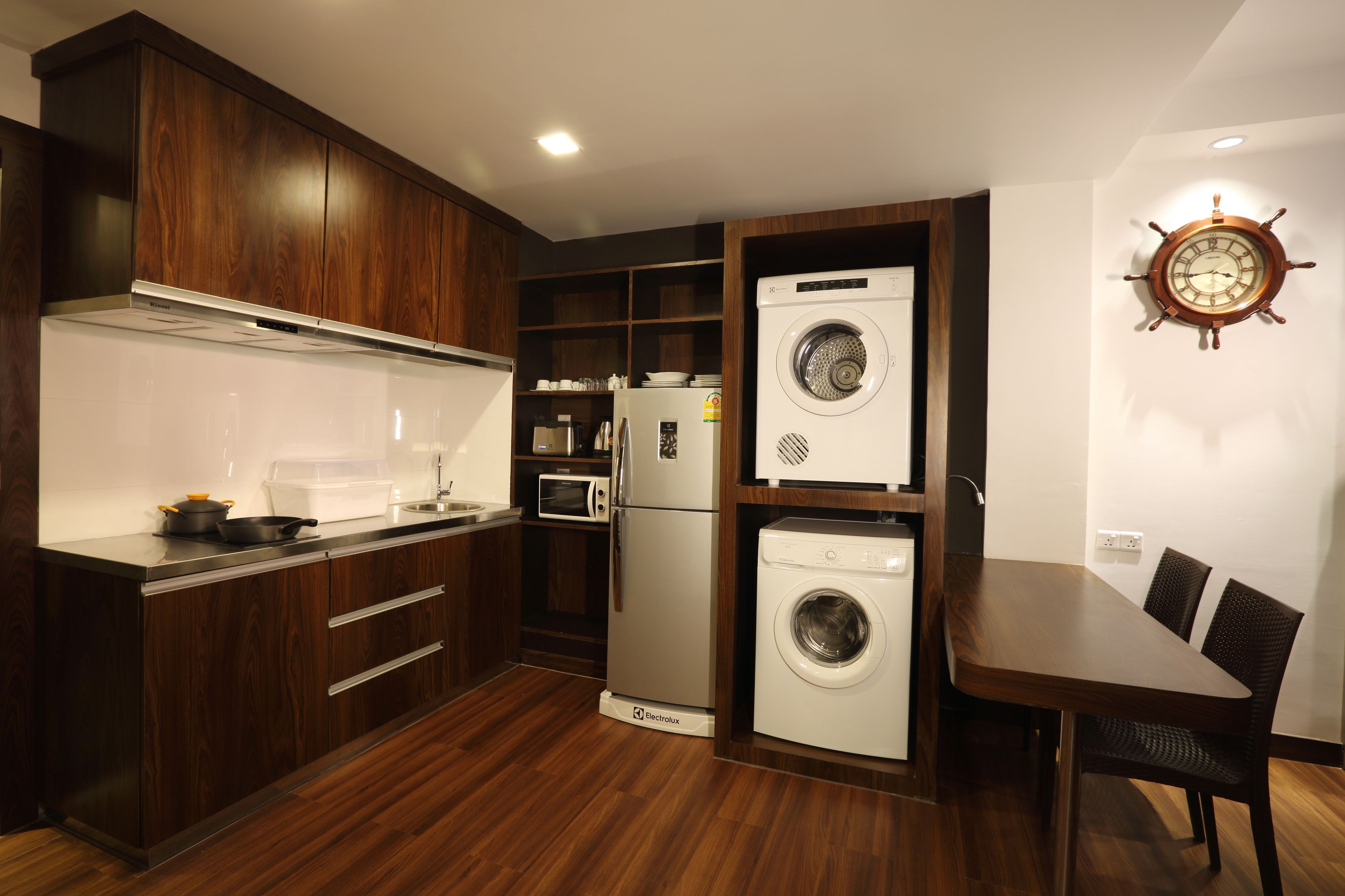 business apartment, 1 bedroom, non smoking, bathtub | private kitchen | microwave, coffee/tea maker