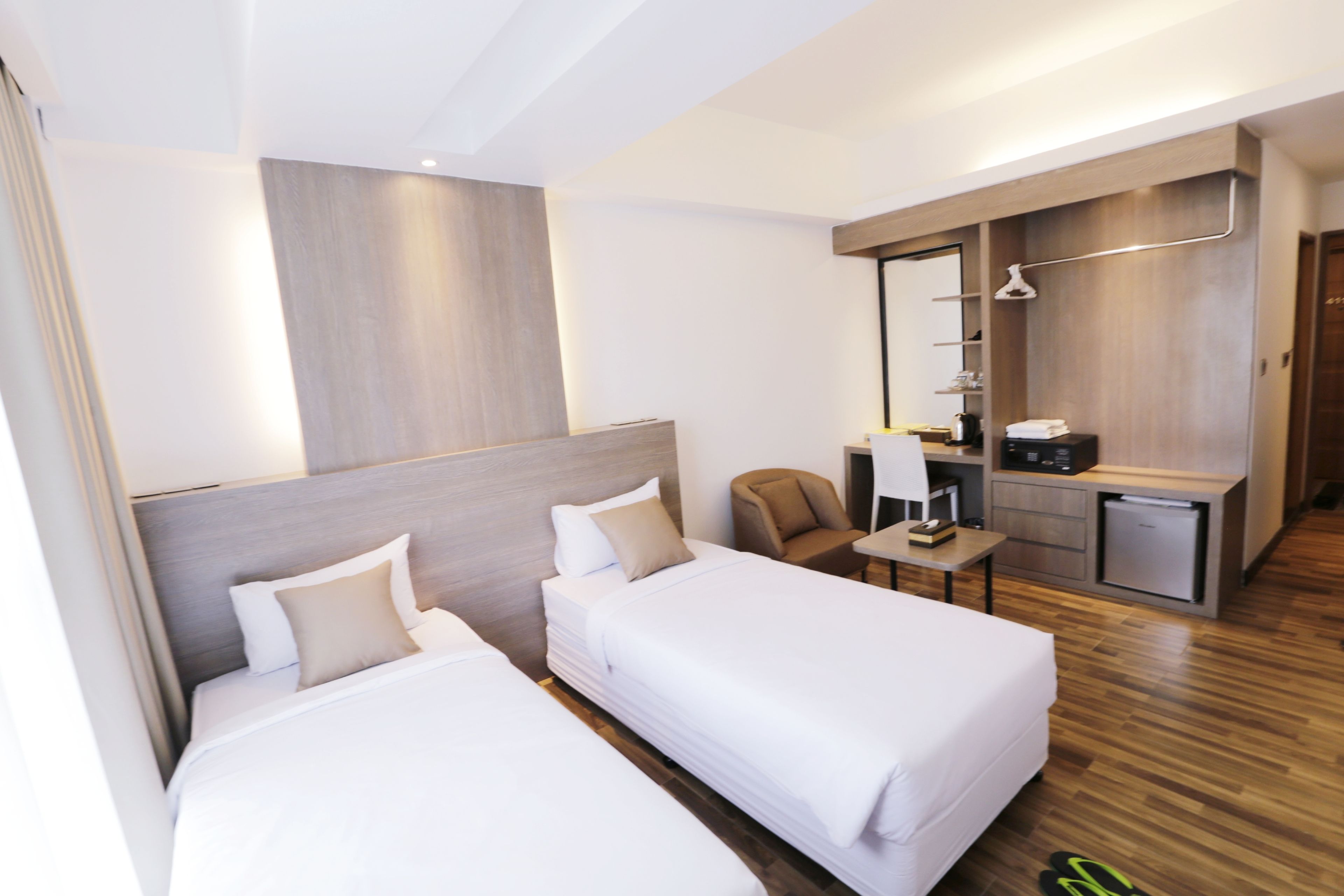 premier deluxe twin/double (free access to common kitchen & laundry facilities) | view from room