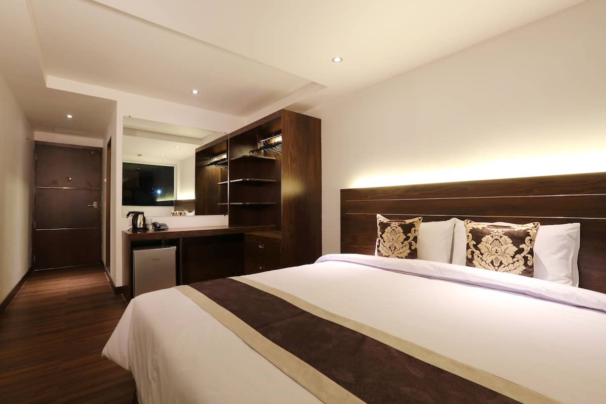 Clover Suites Royal Lake Yangon in Yangon: Find Hotel Reviews, Rooms ...
