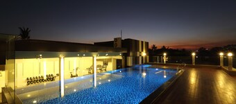 Clover Suites Royal Lake Yangon