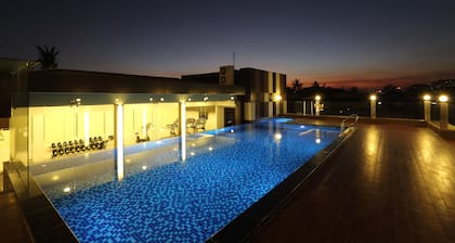 Clover Suites Royal Lake Yangon