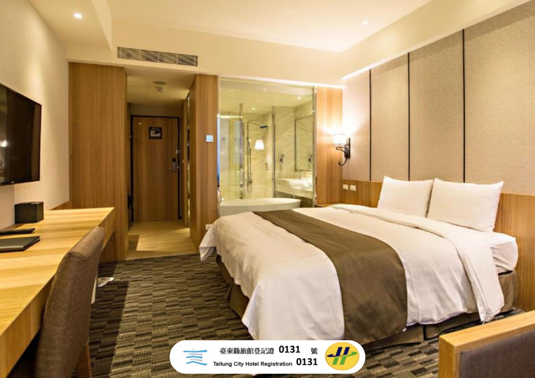 Phòng đôi | Minibar, két bảo mật tại phòng, bàn, màn/rèm cản sáng 