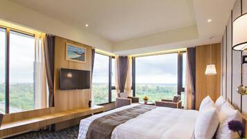 Quarto casal superluxo | Frigobar, cofres nos quartos, escrivaninha, cortinas blackout