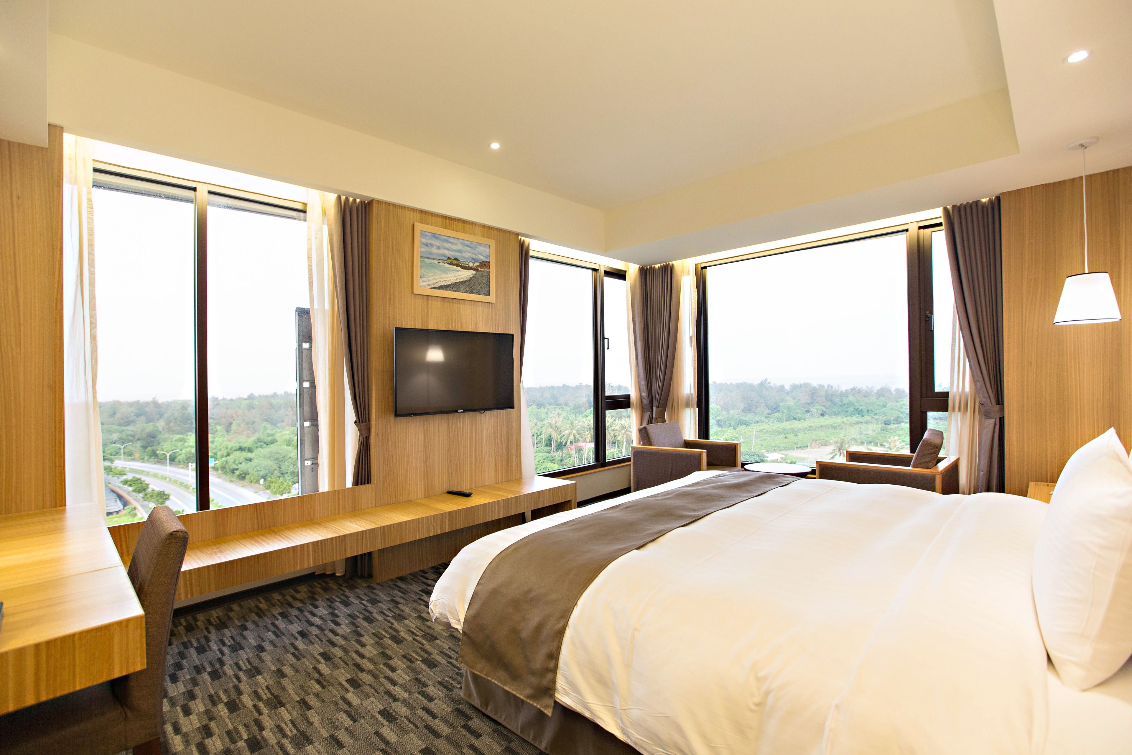 luxury double room | minibar, in-room safe, desk, blackout curtains