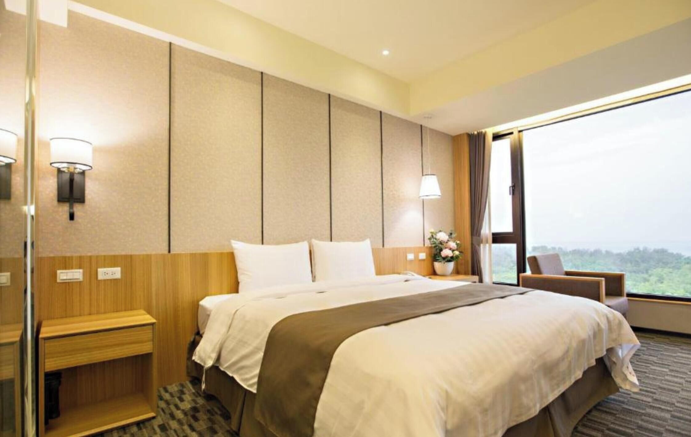 Kamar Double, pemandangan laut | Minibar, brankas, meja kerja, dan tirai kedap cahaya