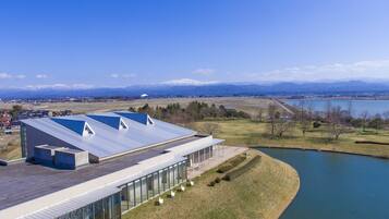 Coffres-forts dans les chambres, bureau, rideaux occultants