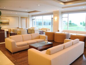 Coin salon dans le hall