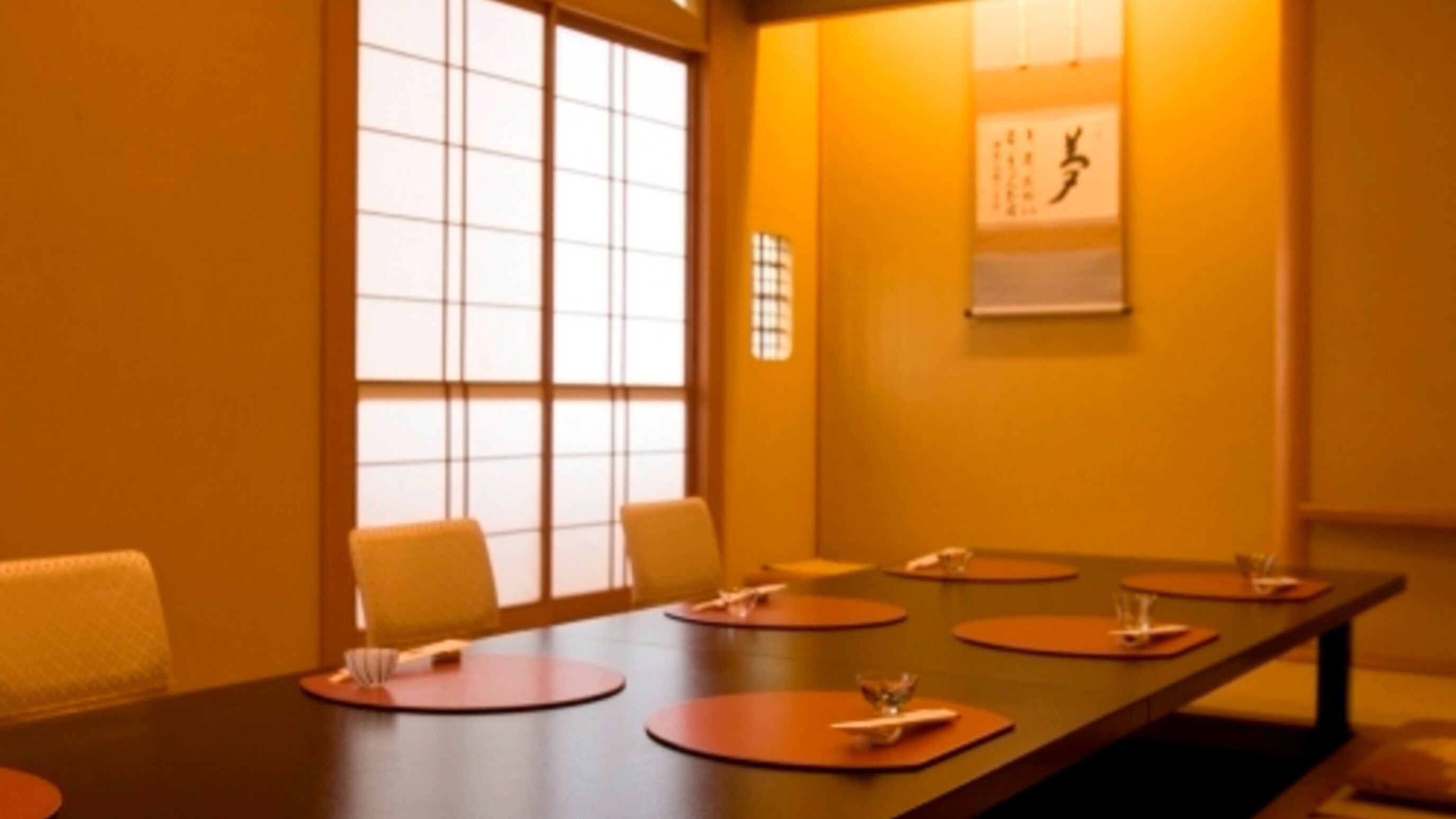 2 restaurants, breakfast, lunch, dinner served; italian cuisine