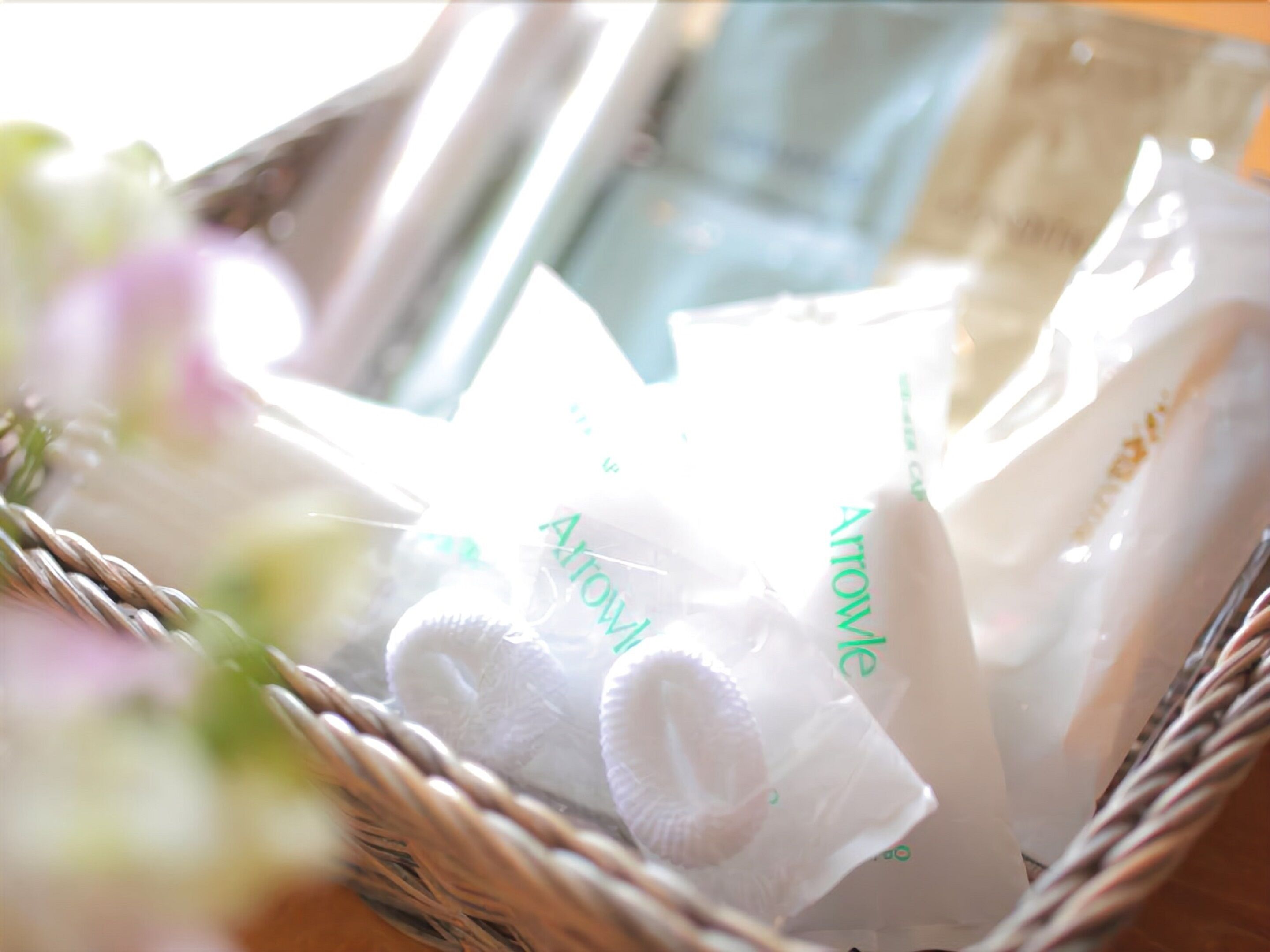 combined shower/bathtub, deep-soaking bathtub, free toiletries