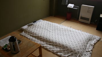 Habitació tradicional, bany compartit (Japanese Style) | Planxa i posts de planxar, wifi gratuïta i roba de llit