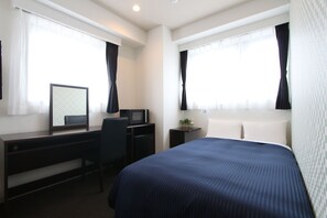 Escritorio, cortinas opacas, sistema de insonorización y wifi gratis