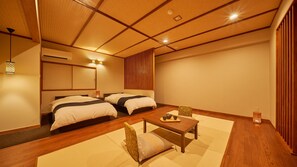 Standard Japanese Western Style Room with Bath, Non-Smoking | In-room safe, desk, free WiFi, bed sheets - Ooedo Onsen Monogatari Ureshinokan (Ureshino)