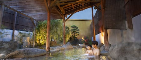 Suối nước nóng
