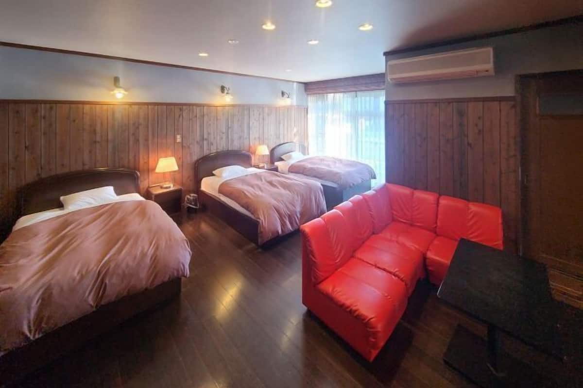 In-room safe, desk, free WiFi, bed sheets